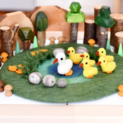 Tara Treasures - Duck Pond with 6 Ducks Play Mat Playscape